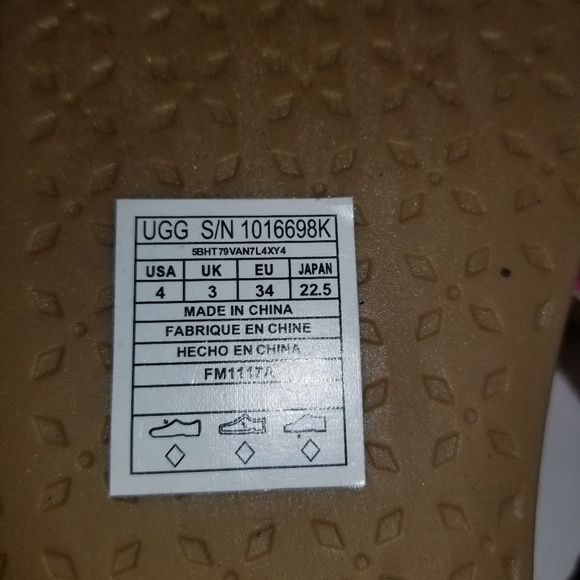 Ugg sandals flip flop size 4 - Picture 6 of 6